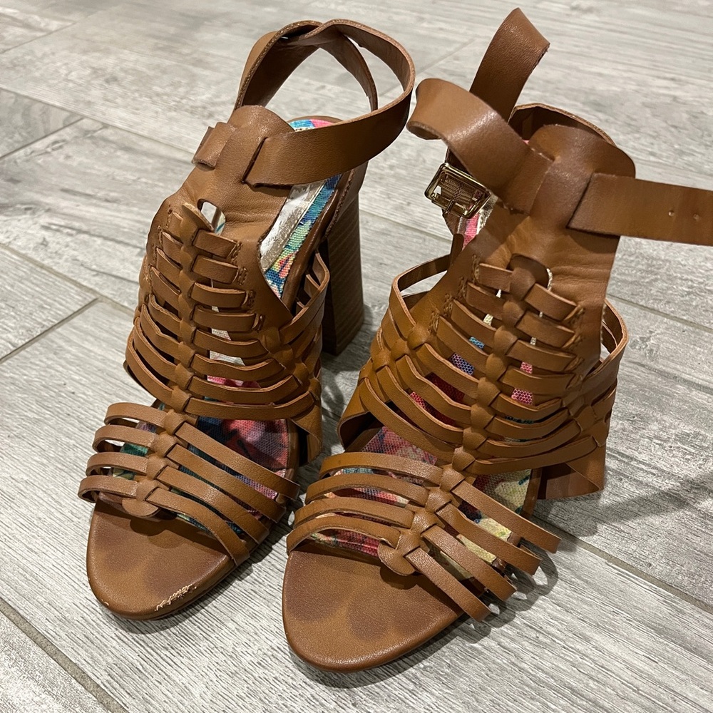 MADDEN GIRL tan heels

▪️SIZE: 6.5 womens
▪️CONDITION: Used